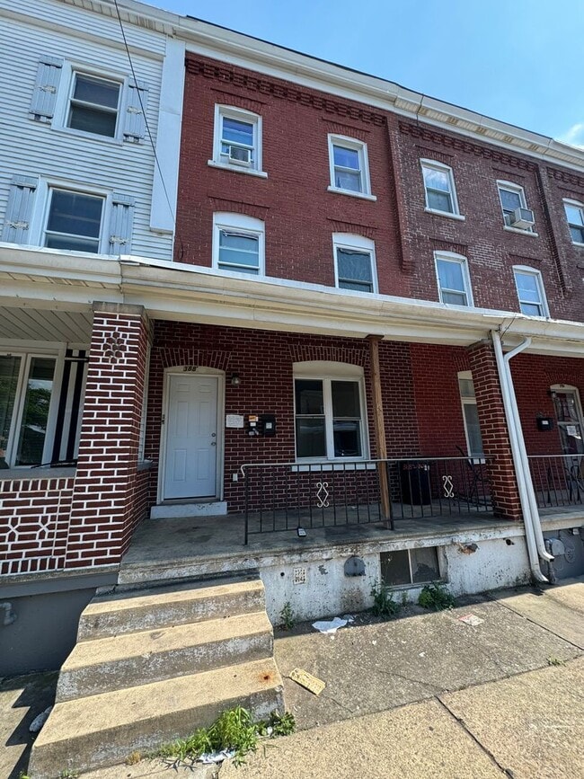 Building Photo - 388.5 Greenleaf St