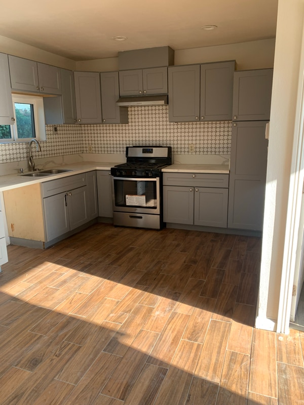 Primary Photo - 519 W 219th St