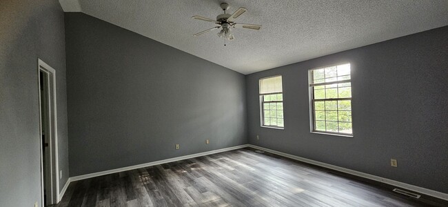 Foto del edificio - 7724 Schoolway Ct