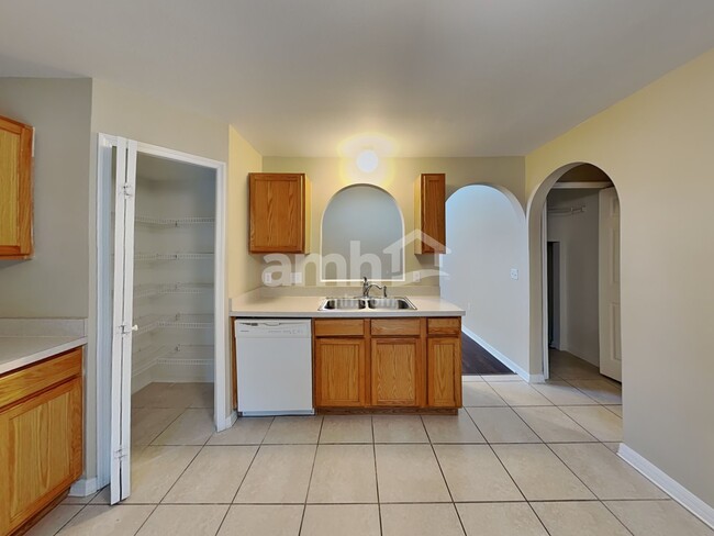 Foto del edificio - 13727 Gentle Woods Ave