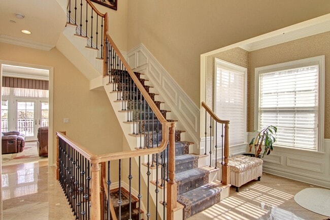 Building Photo - 908 Heights Ln
