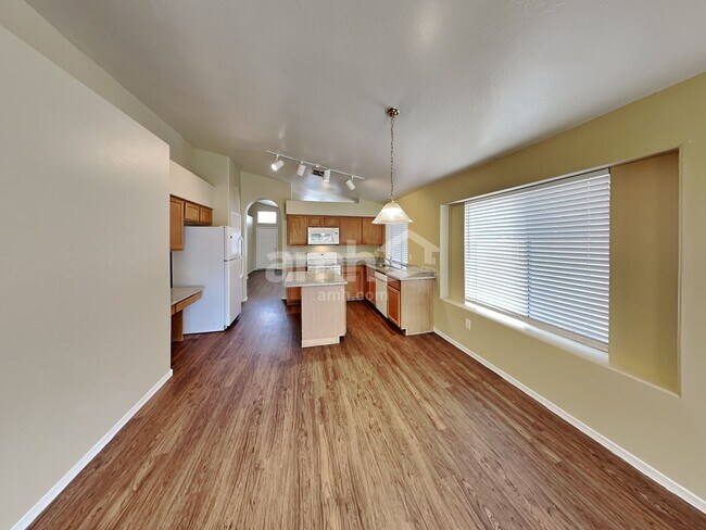 Building Photo - 7515 E Medina Ave