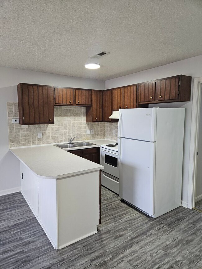 Foto del edificio - 1 BR 1 Bath at Green Valley Apartments