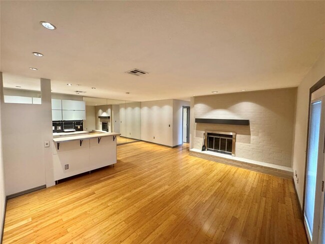 Foto del edificio - 4400 Hemingway Dr