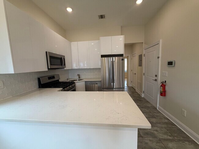 Foto del edificio - 84 Van Wagenen Ave