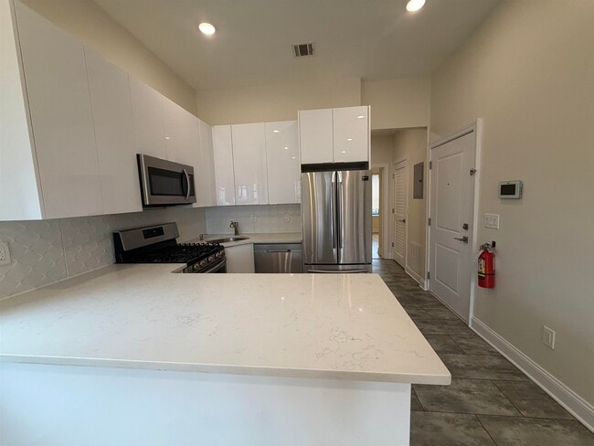 Building Photo - 84 Van Wagenen Ave