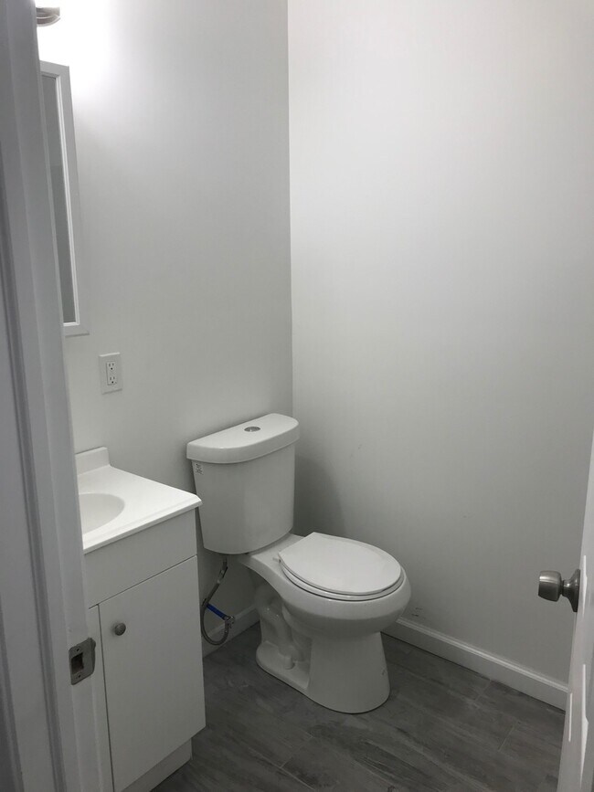 Foto del edificio - Beautiful 2 bedroom House in Heart or West...