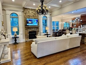 Building Photo - 802 Jamont Cir