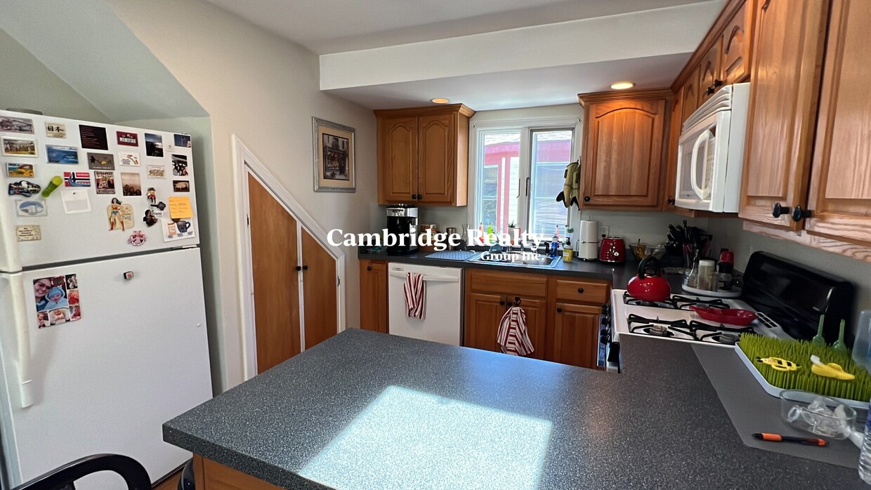 Primary Photo - 24 Burnham St