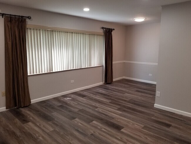 Building Photo - 32900 Aurora Rd