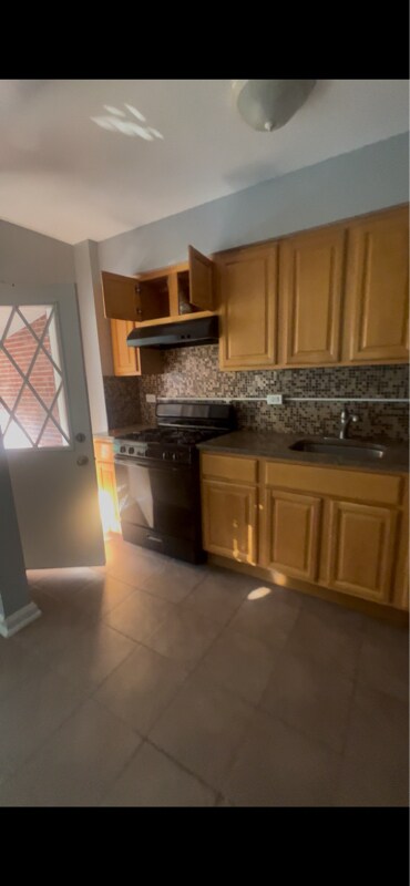 Foto del edificio - 6911 Gough St