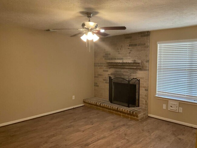 Foto del edificio - 16711 Shrub Oak Dr