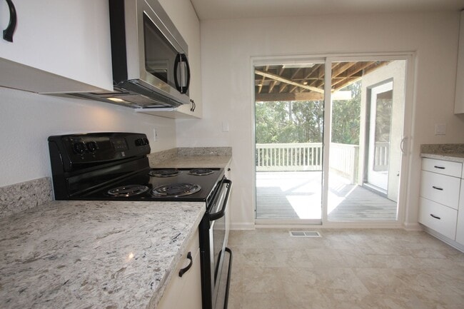 Building Photo - Outside Leasing - 10 Andorra Ct