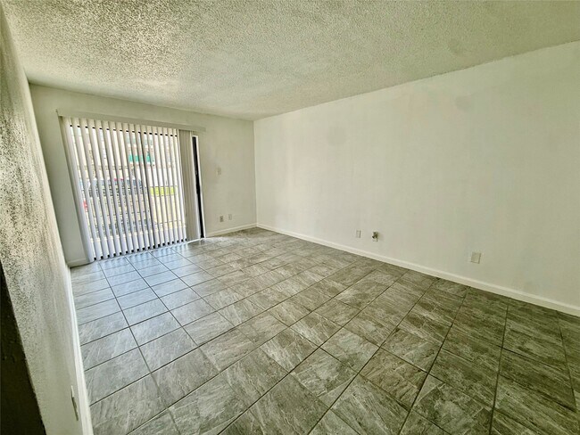 Building Photo - 2830 S Bartell Dr