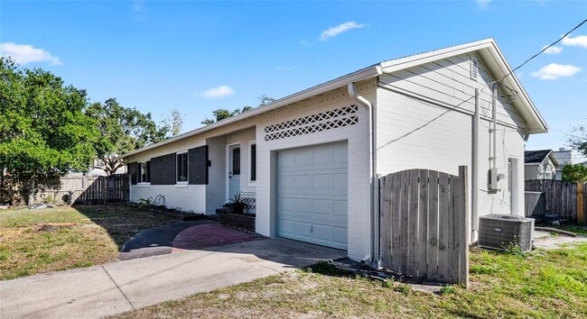 Building Photo - 1652 Berkshire Ave