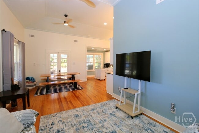 Building Photo - 201 Lovell Ave