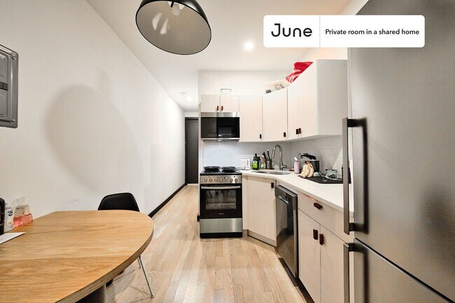 Foto del edificio - Room in Shared 3 bed/3 bath home