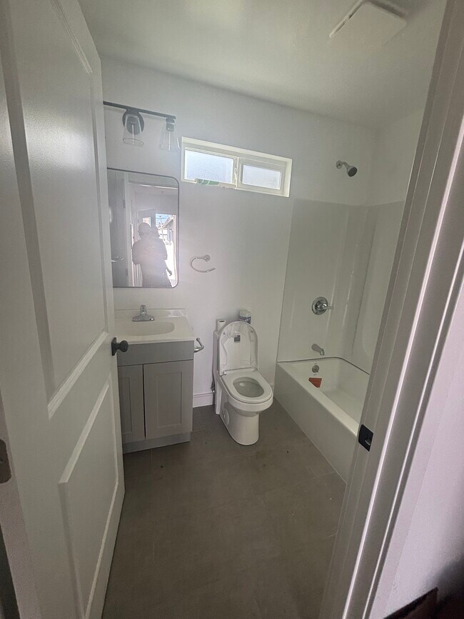 Foto del edificio - 3006 S Palm Grove Ave