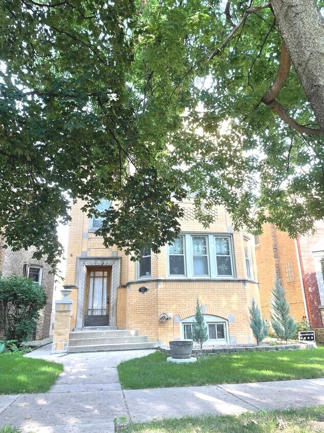 Primary Photo - 6147 N Moody Ave