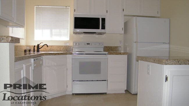 Building Photo - 2811 Beachcomber Dr E