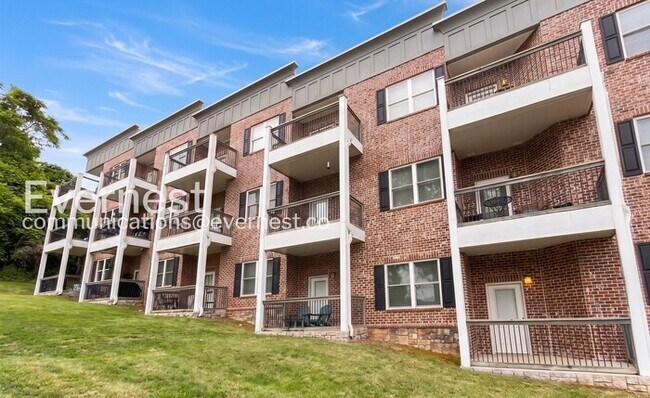 Building Photo - 221 Delmont St