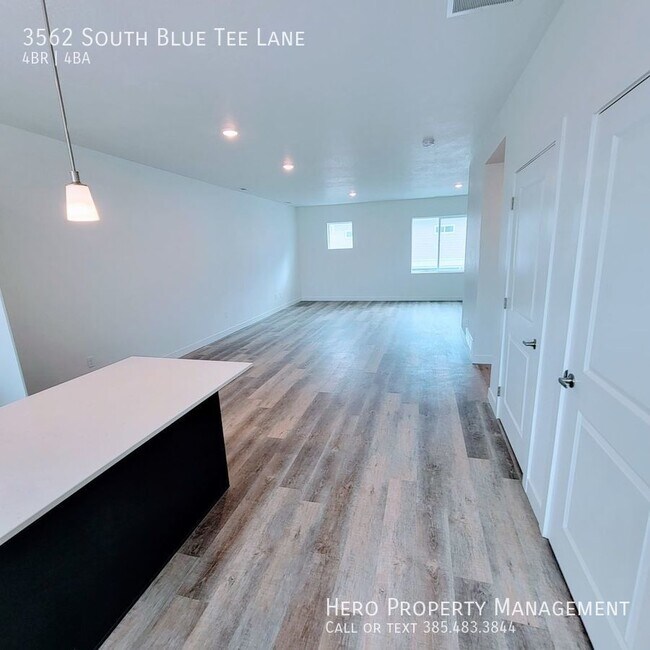 Foto del edificio - 3562 Blue Tee Ln