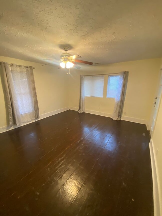 Building Photo - 614 S 8th St