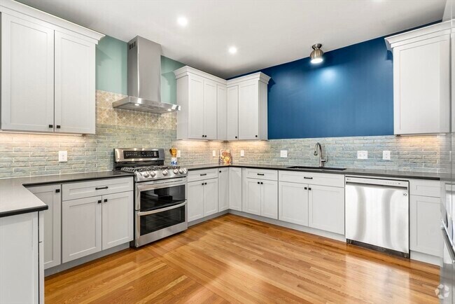 Building Photo - 132 Sewall Ave