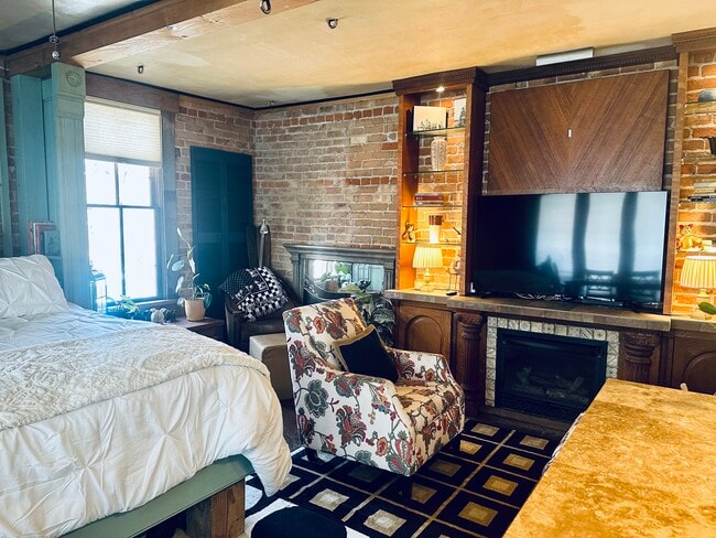 Building Photo - 1136 E 100 S