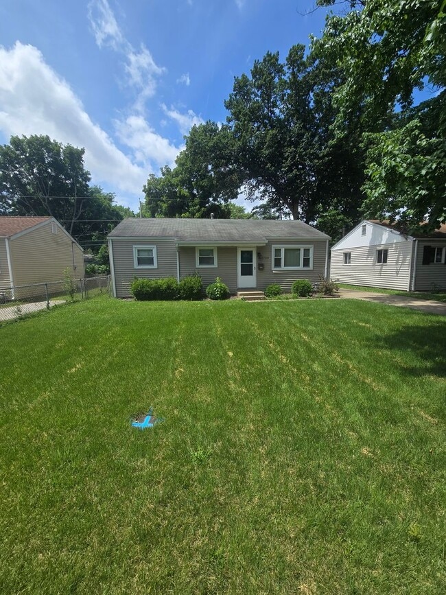 Building Photo - 1709 N Schrader Ave