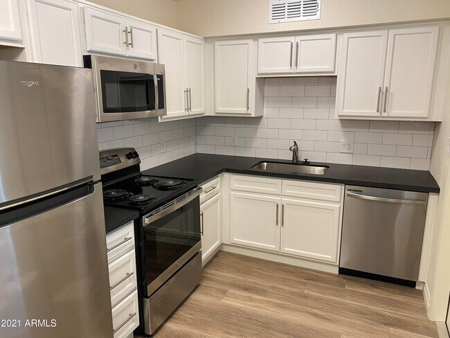 Foto del edificio - 6207 N 12th St