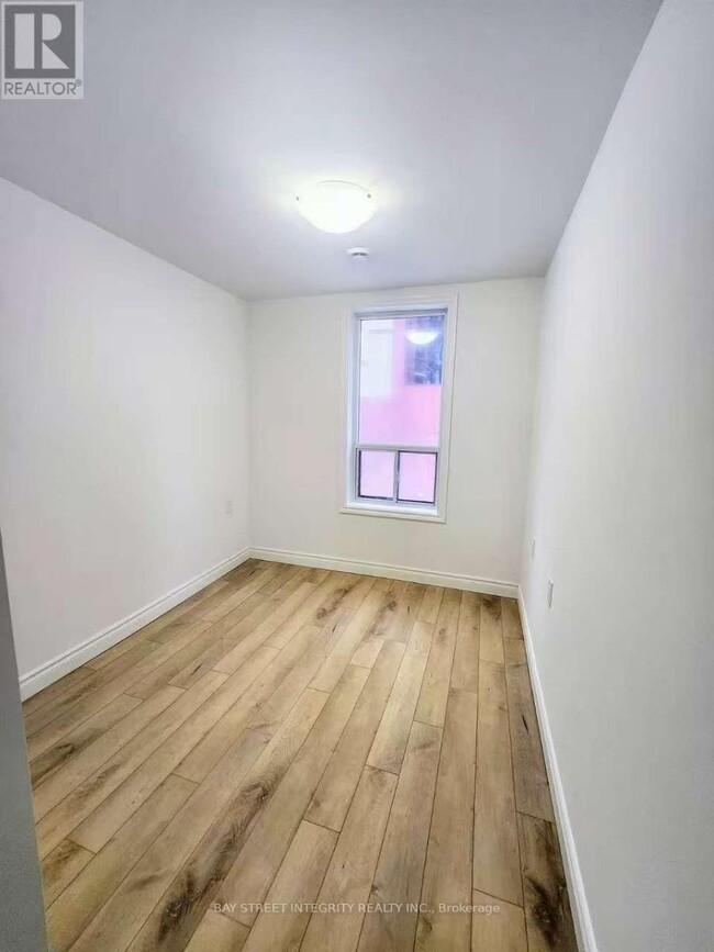 Building Photo - 71 Main St E