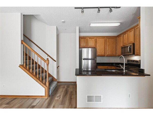 Foto del edificio - 6581 Olive Ln N