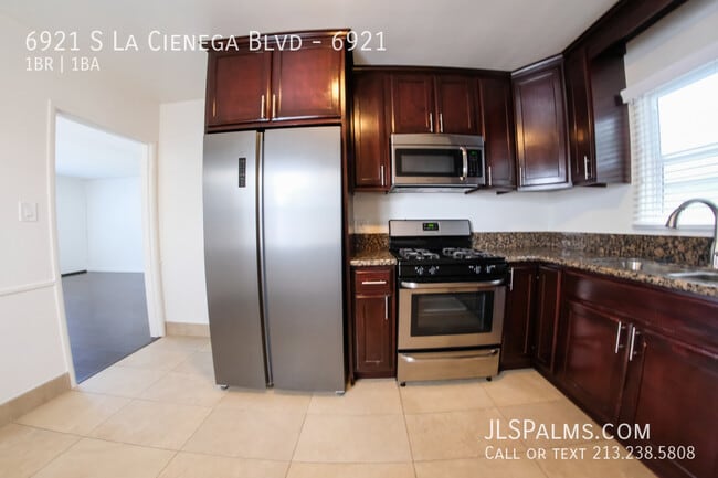 Foto del edificio - 6921 S La Cienega Blvd