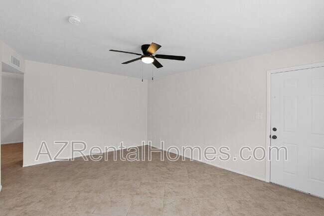 Foto del edificio - 1839 E Inverness Ave