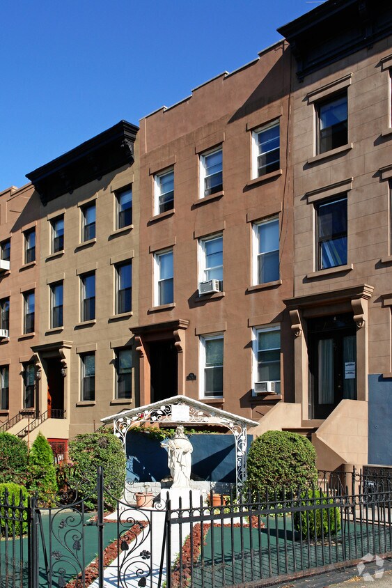 Foto principal - 95 3rd Pl