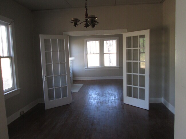 Living &amp; Dining Room - 22156 MS-18