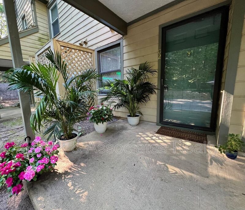 Foto principal - 102 Autumn Chase Dr