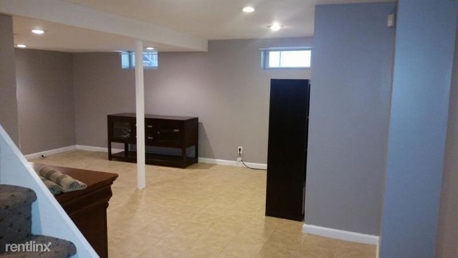 Building Photo - 1 br, 1 bath Apartment - 174 Bedford Ave,