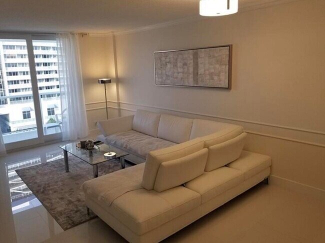 Foto del edificio - 336 N Birch Rd