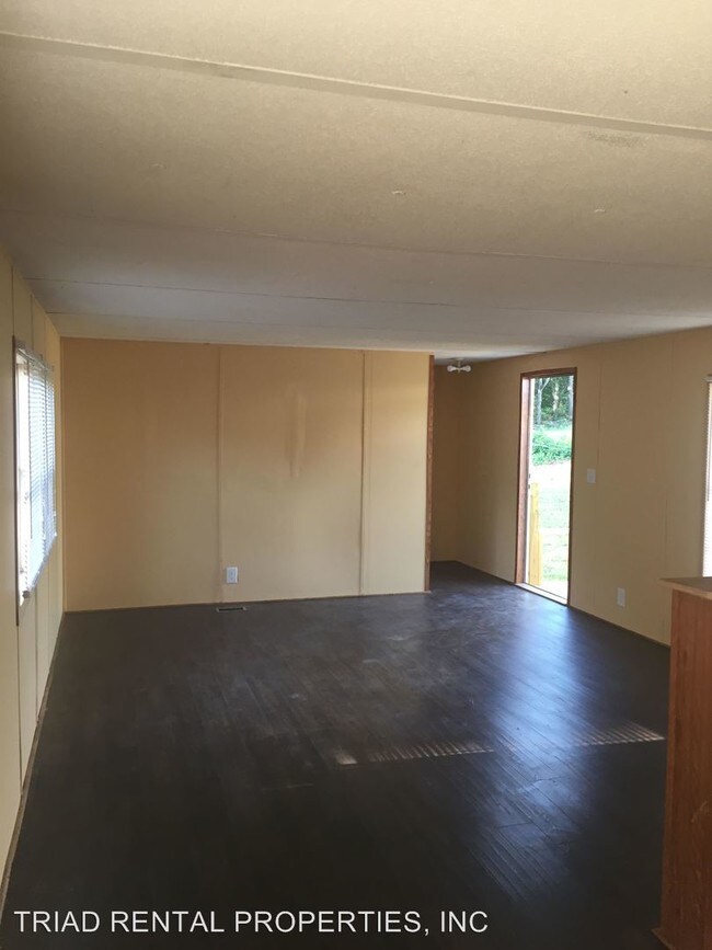 Building Photo - 4697 Roundleaf Rd