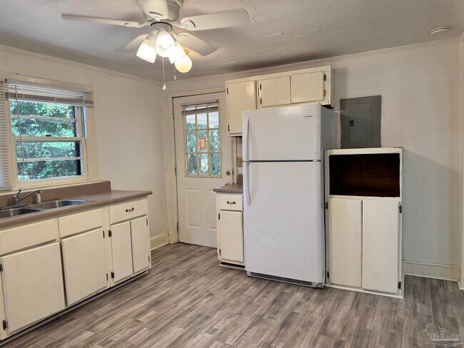 Foto del edificio - 3877 Wilkes St