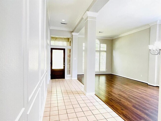 Building Photo - 4310 Ringrose Dr