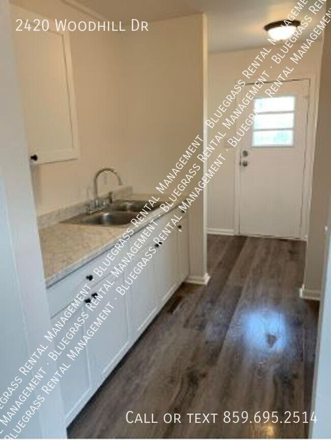 Building Photo - Spacious 2 bedroom 1 bath off Richmond Road!