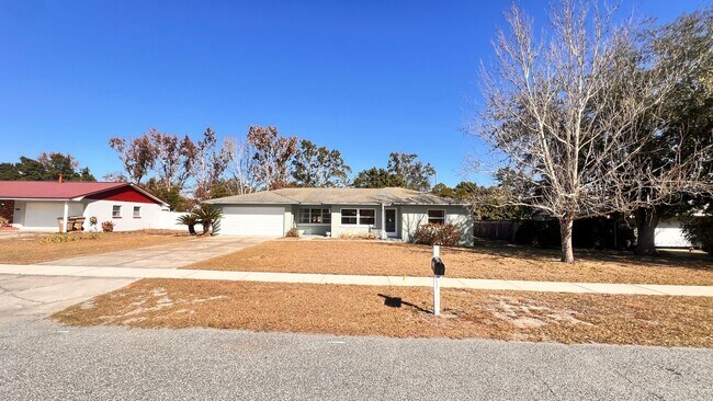 Foto del edificio - Charming 2-Bed Retreat in the Heart of Mount Dora! WASHER & DRYER INCLUDED!