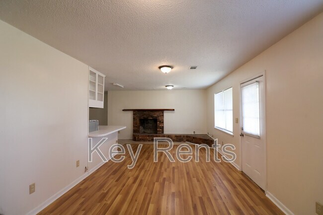 Foto del edificio - 4679 Bradley Dr