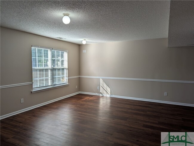 Foto del edificio - 301 Aspen Dr