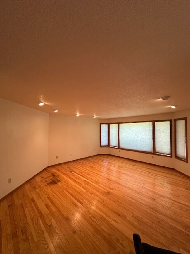 Foto del edificio - Custom Gated 4BR Rural Home – Scenic Views...