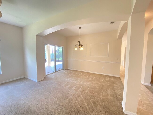Building Photo - Amazing Solivita 2B/2B, open kitchen to fa...