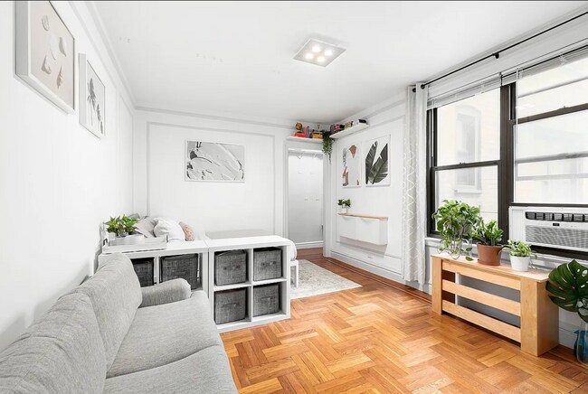 Foto del edificio - 176 E 95th St